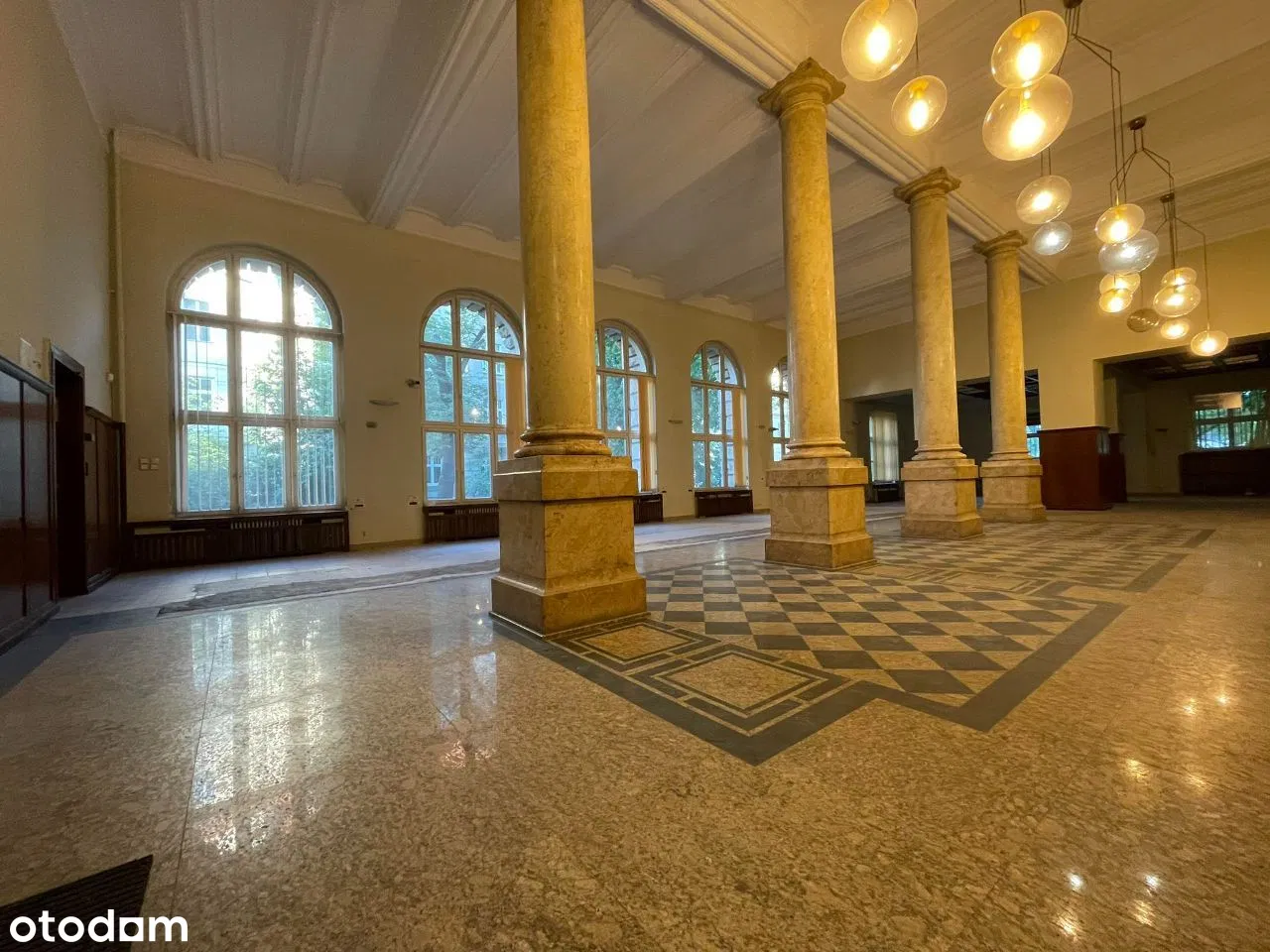 Sala kolumnowa 292 m² w centrum Opola - ul. Damrota